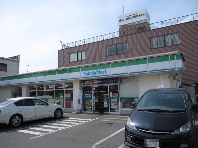 クラークケント コンビ二：ファミリーマートさいたま櫛引町二丁目店　70m