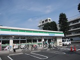 岸ビル コンビ二：ファミリーマート植竹店　558m