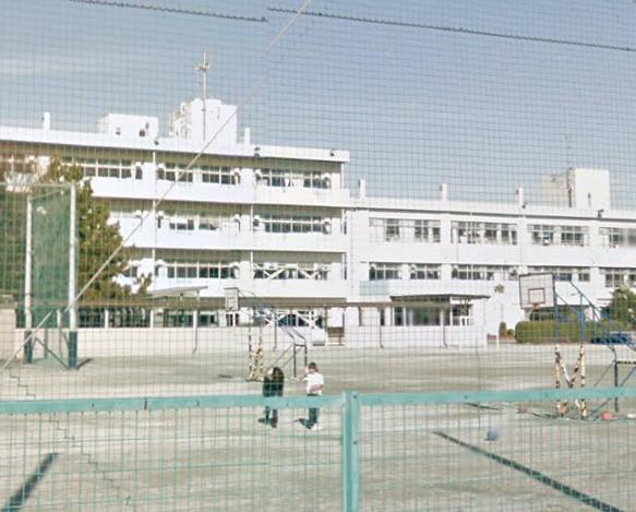 小学校:春岡小学校 600m