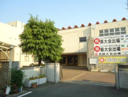 フォレストビレッジA 中学校：片柳中学校　920m