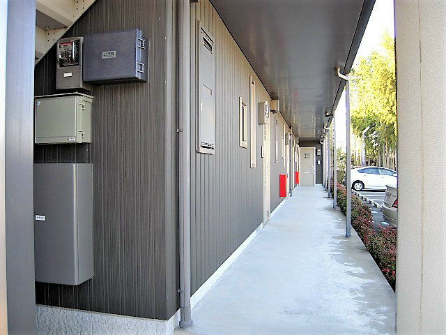 MK・Villa 1階共用通路 2013年12月.jpg