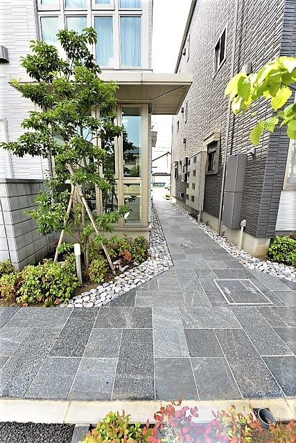 カーサ　ピアチェボーレⅡ Ⅰ･Ⅱ建物間通路 北側から  .jpg