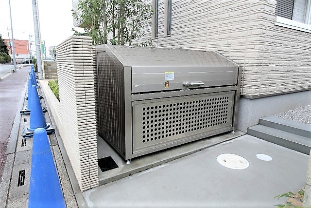 ストーダル ゴミ集積場 .jpg