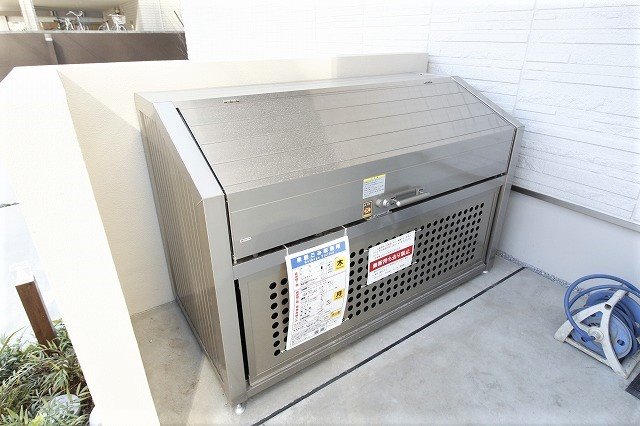 シュプール ゴミ集積場 .jpg