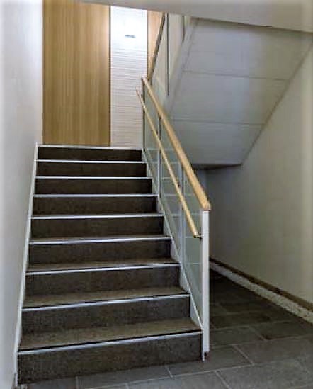ラ　ヴィータ 共用階段 補正 .jpg
