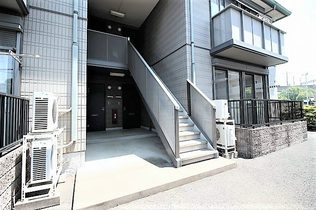 セラヴィ沼南 外観 2・3号室階段付近.jpg