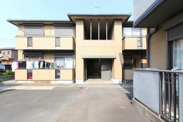 フォレストビレッジA 建物正面出入り口.jpg