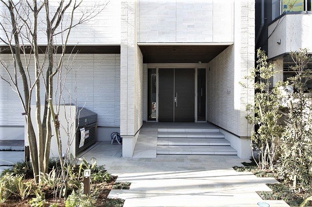シュプール 敷地 建物出入口方向 .jpg