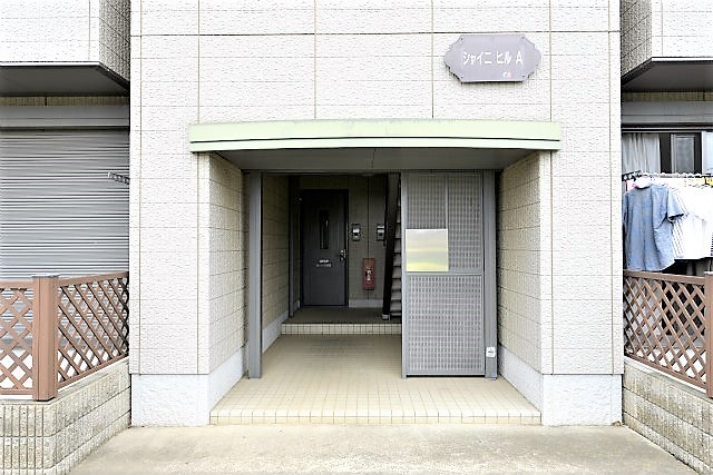 シャイニヒル A 正面出入口付近 2017年7月撮影 .jpg