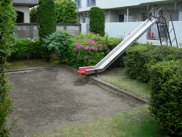 第二葵マンション 遊具.jpg