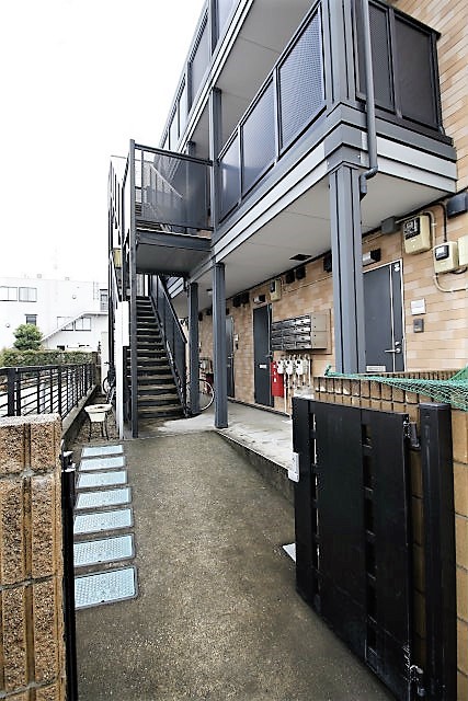 リエス宮原 門扉から階段付近 .jpg