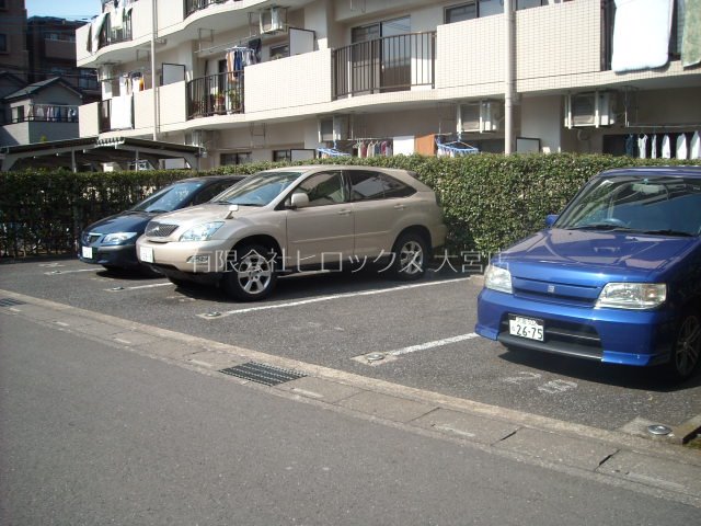 シャトーモンテーニュ大宮 駐車場.jpg
