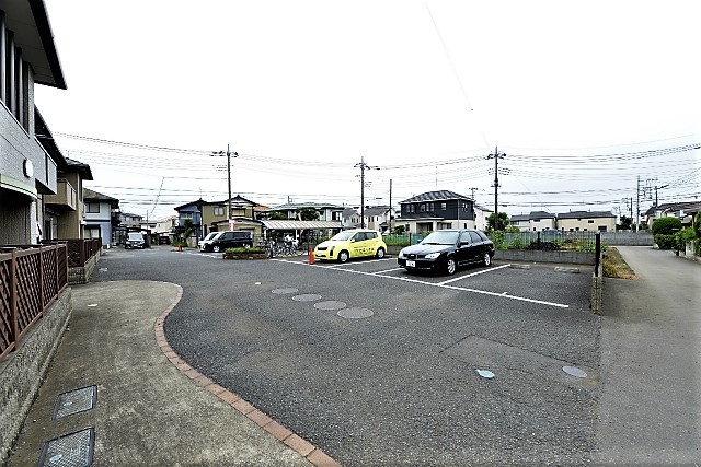 シャイニヒル A 駐車場 2017年7月撮影 .jpg