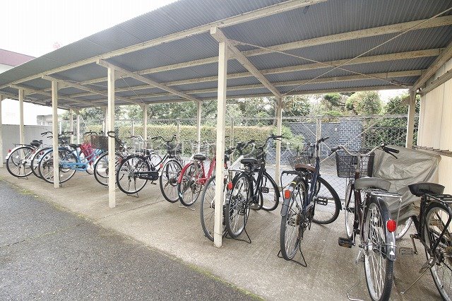 吉野原丸徳マンション 駐輪場.jpg