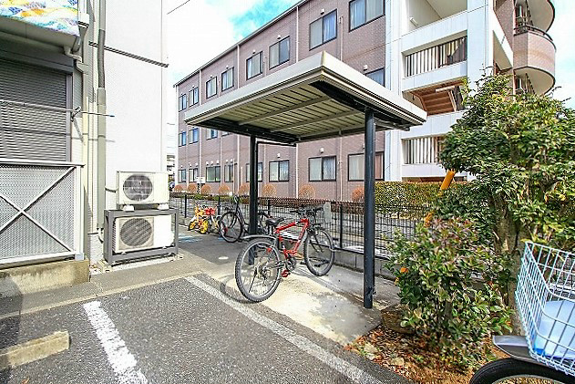 De・Menage 駐輪場.jpg
