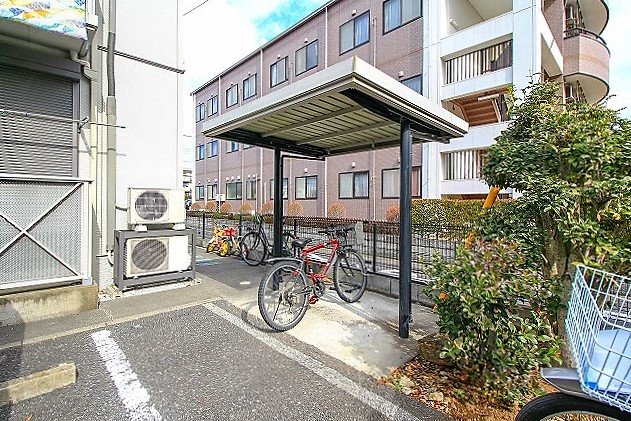 De・Menage 駐輪場.jpg