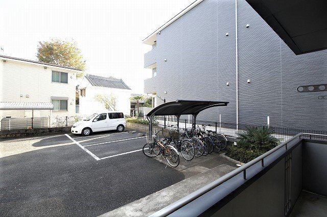 フォレストビレッジA 駐輪場 駐車場内 .jpg